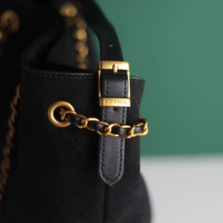 شنطة شانيل ماكسي هوبو c146