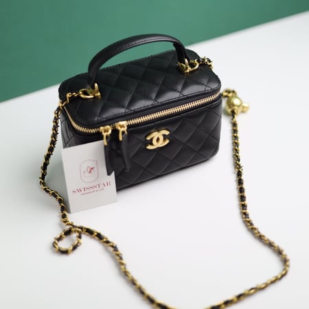 شنطة شانيل فانيتي - بمسكة علوية C106