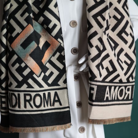 شال فندي F105