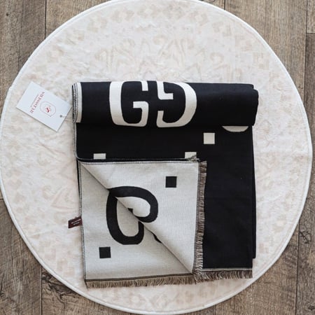 شال قوتشي - GG