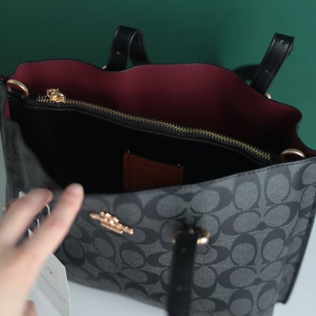 شنطة كوتش تاتوم كاريل 40  CO126