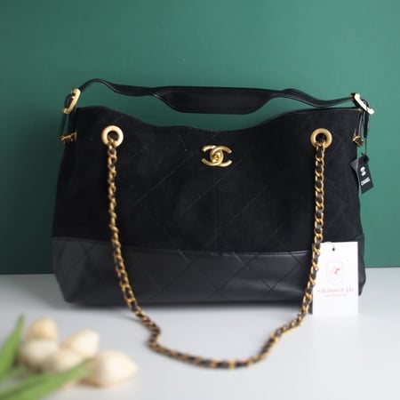 شنطة شانيل سمول هوبو C147