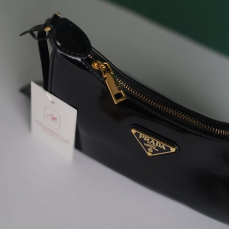 شنطة برادا ري اديشن لامع B112