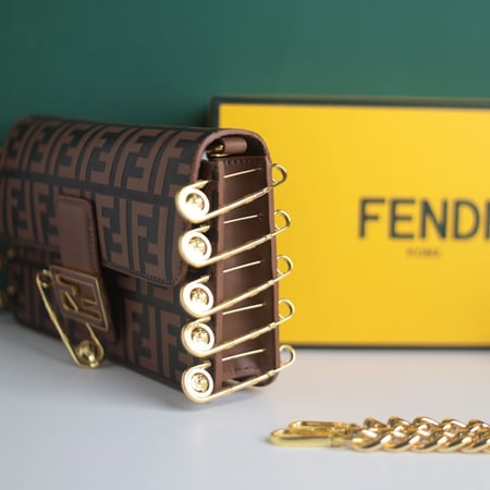 شنطة فندي دايموند F114