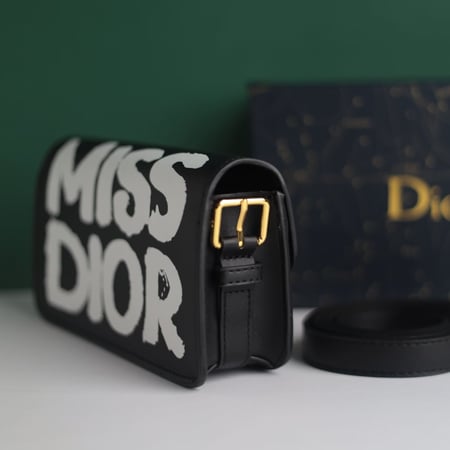 شنطة ديور نسائي D120