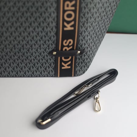 شنطة مايكل كورس M124