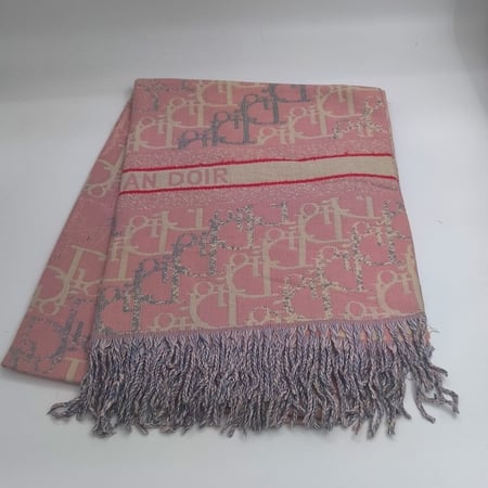 شالات ديور مخفظة