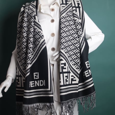 شالات فندي حرف