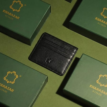 محفظة كلاسيكية باللون الأسود 5239