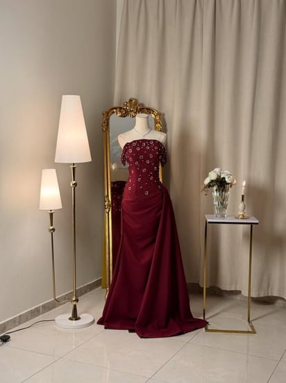 6399-   فستان عودي أنيق بتصميم سترابلس مطرّز