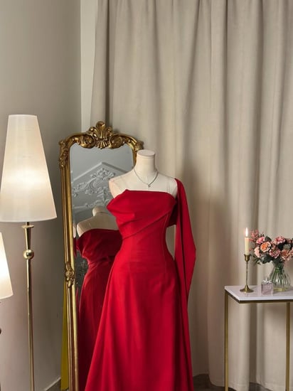 6386- فستان أحمر أنيق بتصميم عصري