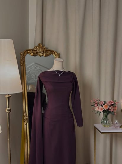 6396-  فستان أنيق بلون موفي مع شال طويل