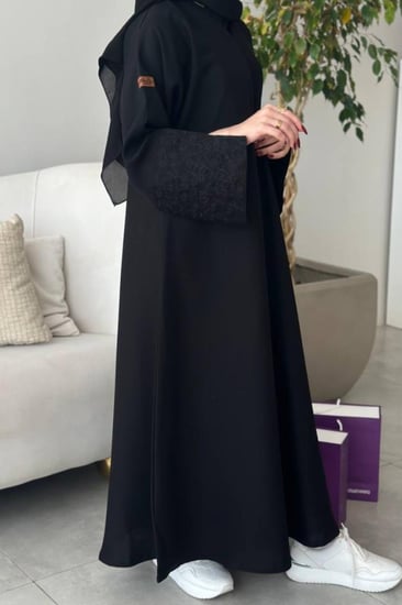 عباية سوداء