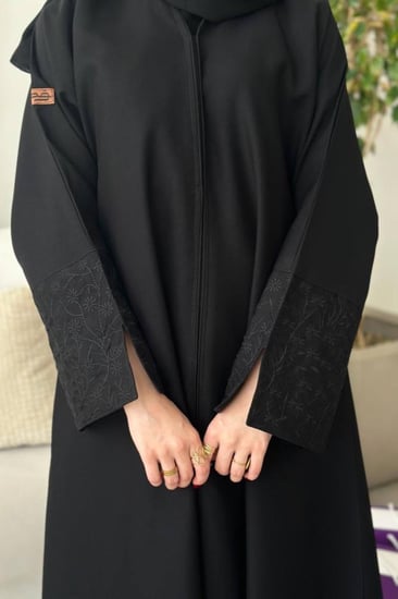 عباية سوداء