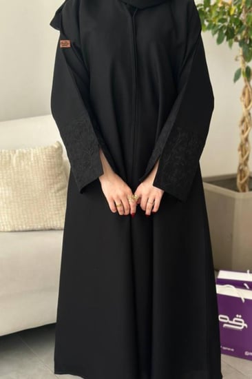 عباية سوداء