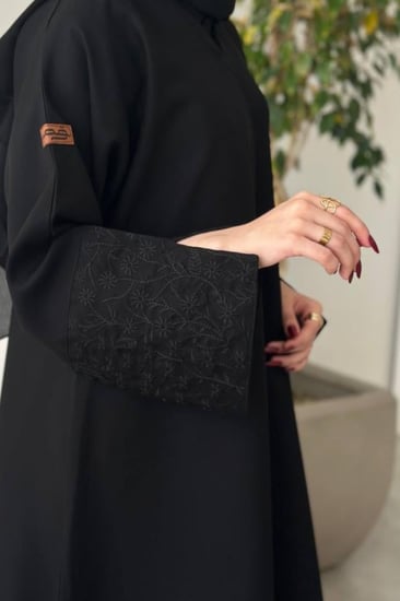 عباية سوداء
