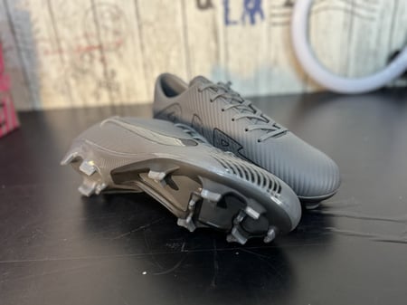 حذاء كورة القدم رصاصي حبوب ماستر كواليتي