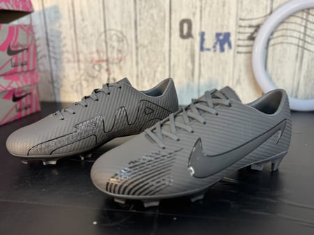 حذاء كورة القدم رصاصي حبوب ماستر كواليتي