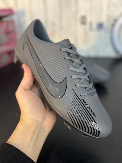 حذاء كورة القدم رصاصي حبوب ماستر كواليتي