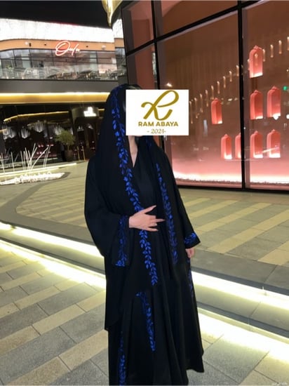 عبايه بلاك بيري كلوش+تطريز يدوي نيلي