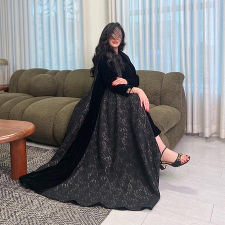 عباية شتوية كلوش دانتيل مع مخمل من متجر عامرية