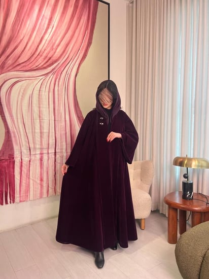 عباية مخمل واقف كلوش والاكمام كلوش مع فراشات (011)