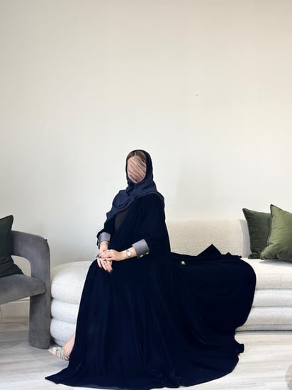 عباية كلوش مخمل كوري مع تفتة بالاكمام وازرار كرستال (013)