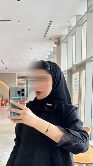 عباية بليزر كلوش دانتيل من الوسط ومبطن(008)                       الاكمام وازرار في الوسط