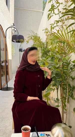 عباية شتوية كلوش بتصميم قصة بليزر وأزرار أمامية أنيقة﻿ (047)