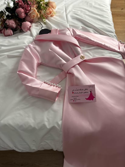 فستان العيد ساتر أنيق لون وردي فاتح من كيوتشي CUTECCI | فساتين مناسبات عصرية وراقية للنساء السعوديات