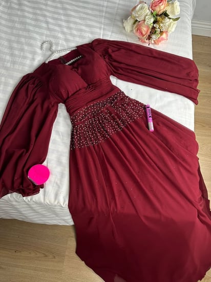 فستان سهرة عودي برغندي فصوص كمبيوتر | فساتين ناعمه فخمة من كيوتشي CUTECCI