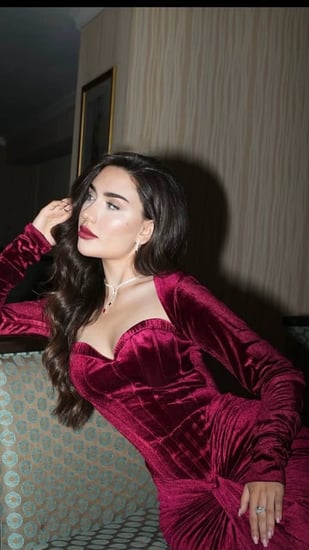 فستان سهرة مخمل عودي جذاب بياقة قلب وقصة ضيقة فخمة