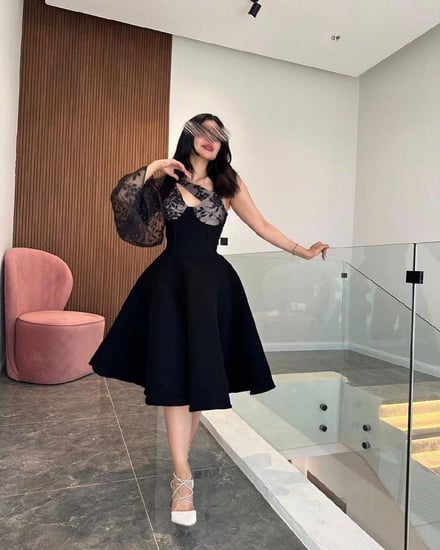 فستان باربي أسود بكم مشجر أنيق قصير بلمسة جذابة