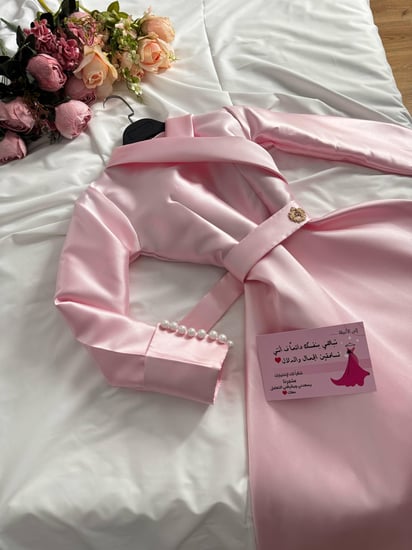 فستان العيد ساتر أنيق لون وردي فاتح من كيوتشي CUTECCI | فساتين مناسبات عصرية وراقية للنساء السعوديات