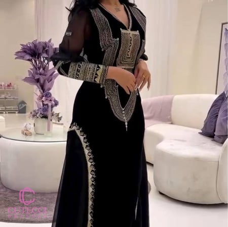 جلابيه يوم التاسيس مطرزة انيقة سوداء فخمة