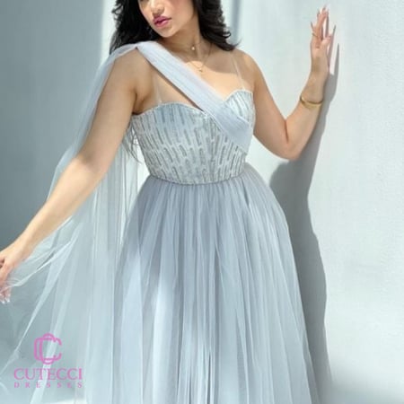 فستان سهرة رصاصي تل مطرز – موديل ناعم بتصميم عصري للنساء من CUTECCI