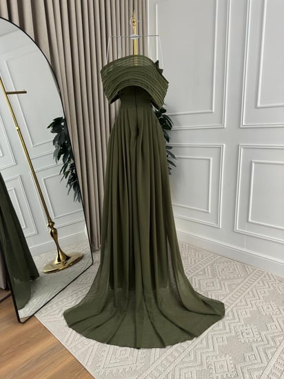 فستان سهرة زيتي جورجيت مطرز بفخامة ملكية من كيوتشي