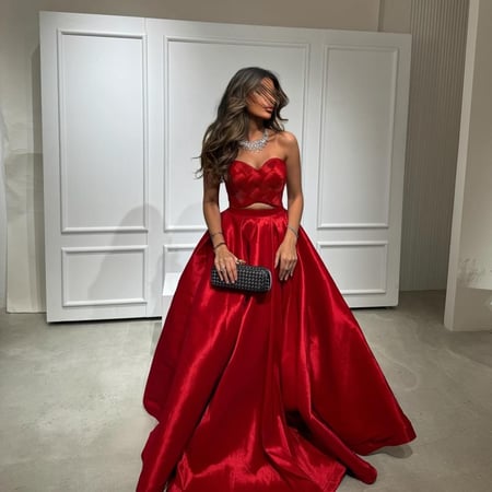 فستان سهرة أحمر شانتون منفوش بتصميم فاخر وأنيق