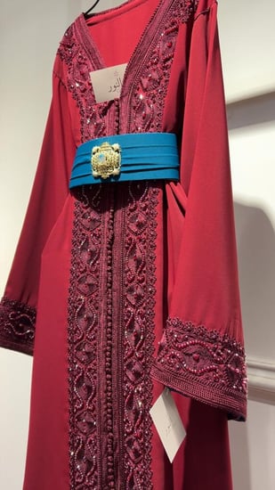 قفطان شك وتطريز عنابي