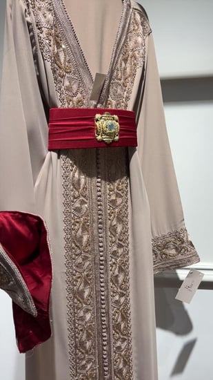 قفطان شك وتطريز بيج