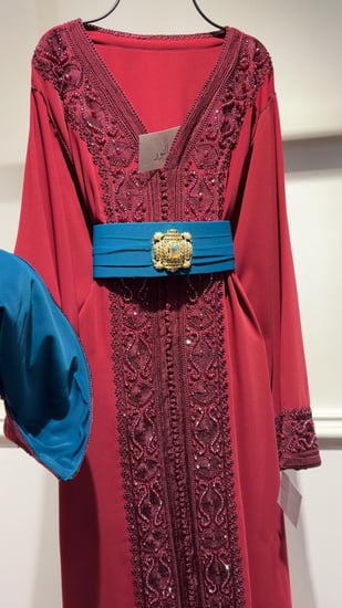 قفطان شك وتطريز عنابي