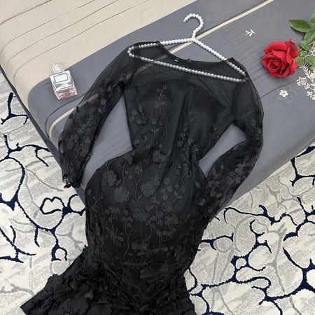 فستان سهره مورد باكمام طويله أنيقة