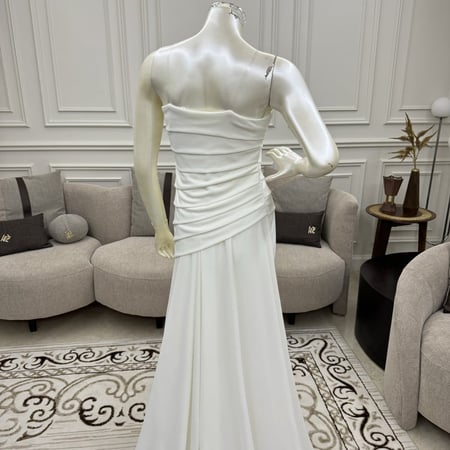 فستان سواريه أوف وايت