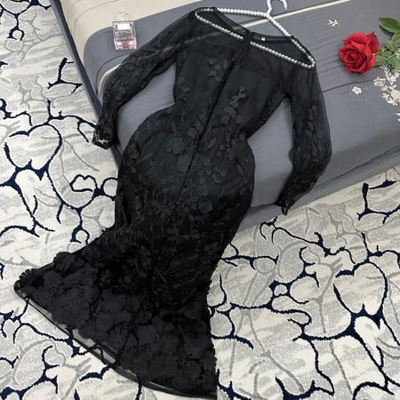 فستان سهره مورد باكمام طويله أنيقة