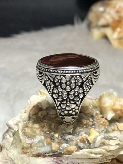 خاتم فضه بحجر العقيق اليماني الكرزي المزعفر صياغه محمد عارف