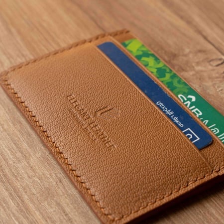 محفظة بطاقات جلد بني