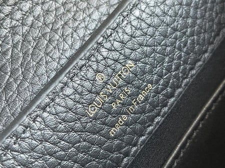 حقيبة لوي فيتون كابوسين مقاس ٢١