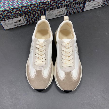 توري بورش حذاء