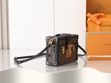 حقيبة لويس فيتون  Sawagani Trunk ,