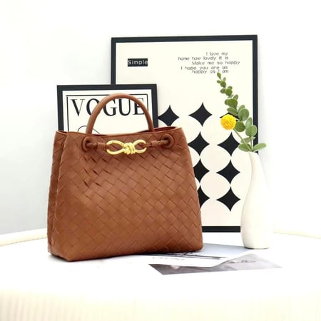 شنطة بوتيغا الجديده